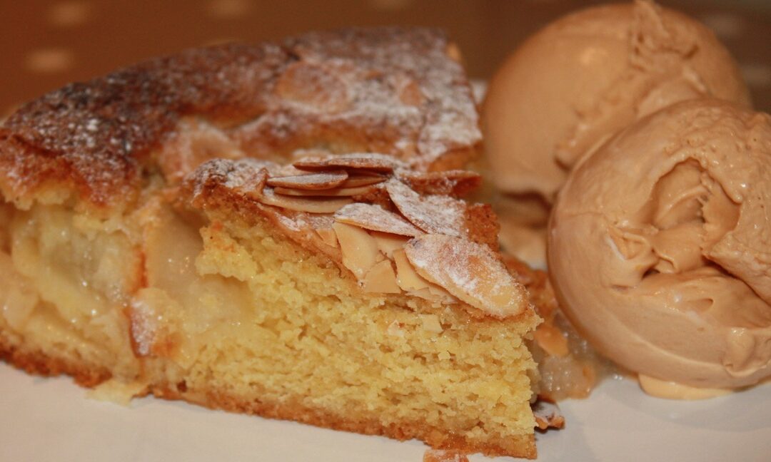 APPLE AND ALMOND PUDDING CAKE