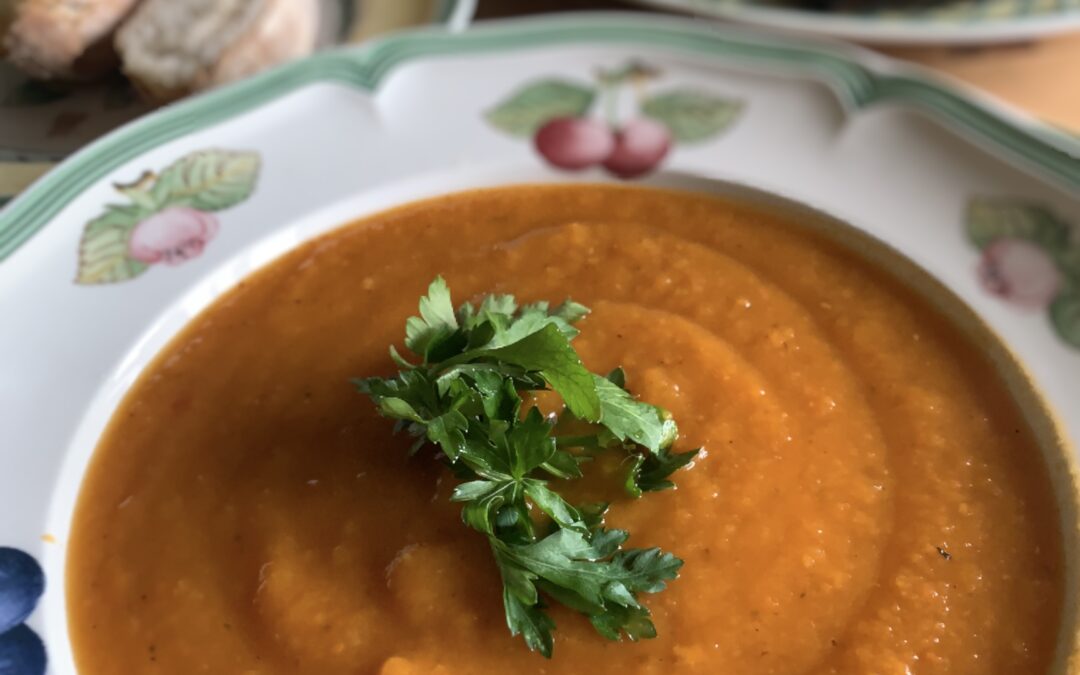 GARLIC & THYME ROASTED BUTTERNUT AND TOMATO SOUP