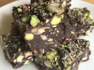 Mint-and-pistachio-chocolate-fridge-cake