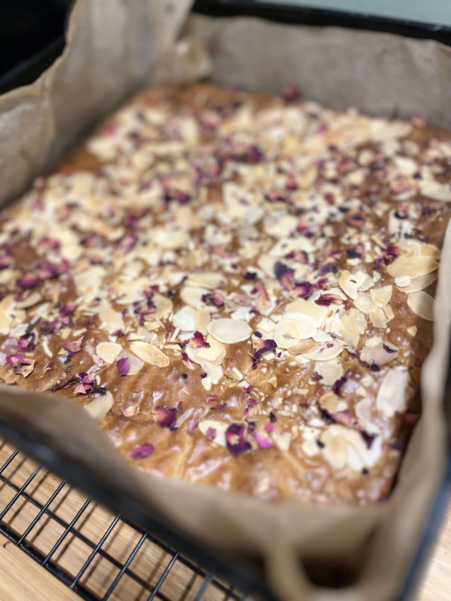 cake-with-rose-petals